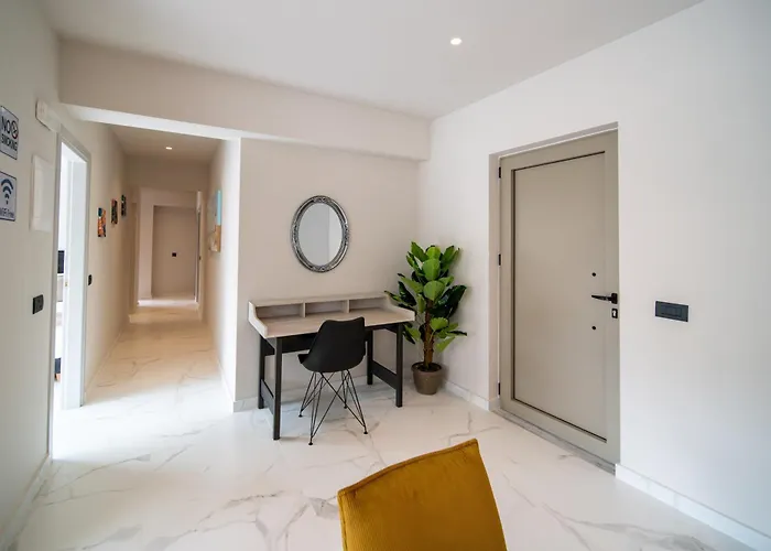 Imperial House - Center - Sleeps 8 *