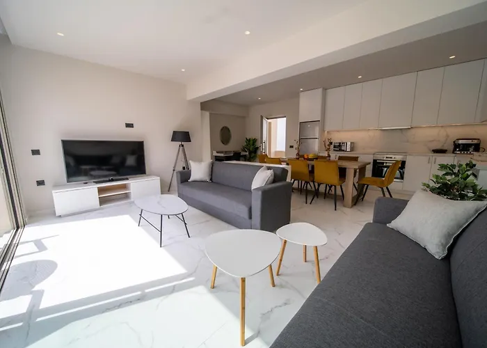 Imperial House - Center - Sleeps 8