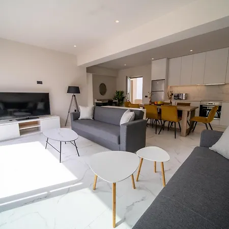 Imperial House - Center - Sleeps 8