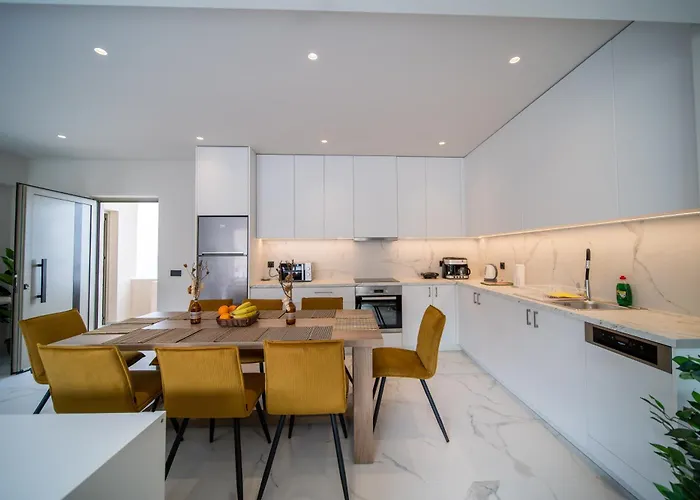 בית נופש Imperial House - Center - Sleeps 8 *