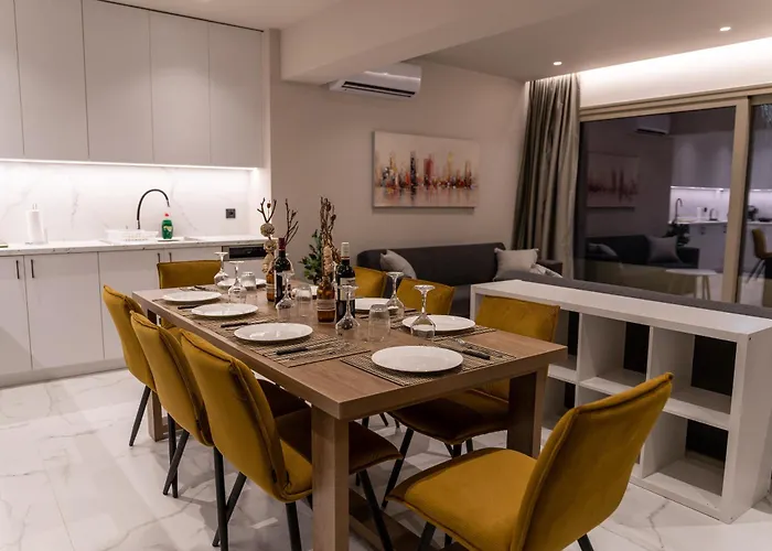 Imperial House - Center - Sleeps 8 הרסוניסוס