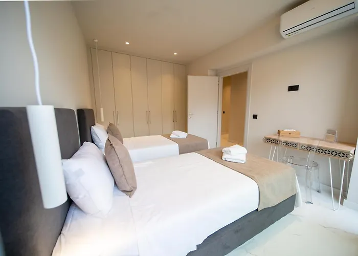 Imperial House - Center - Sleeps 8 בית נופש