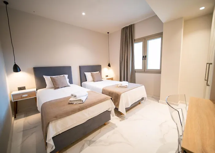 Imperial House - Center - Sleeps 8 בית נופש