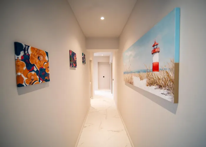 Imperial House - Center - Sleeps 8 *