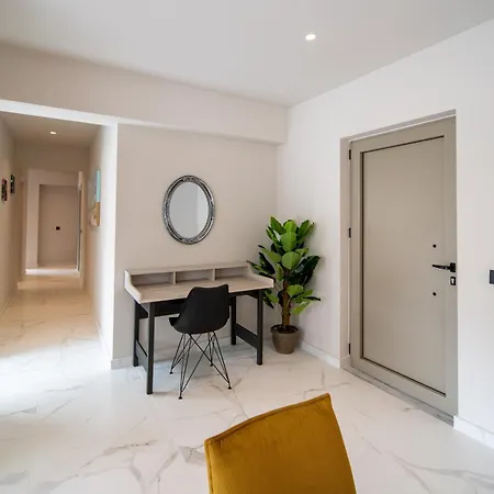 Imperial House - Center - Sleeps 8 *