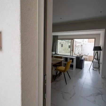 Imperial House - Center - Sleeps 8 Ferienhaus Limenas Chersonisou